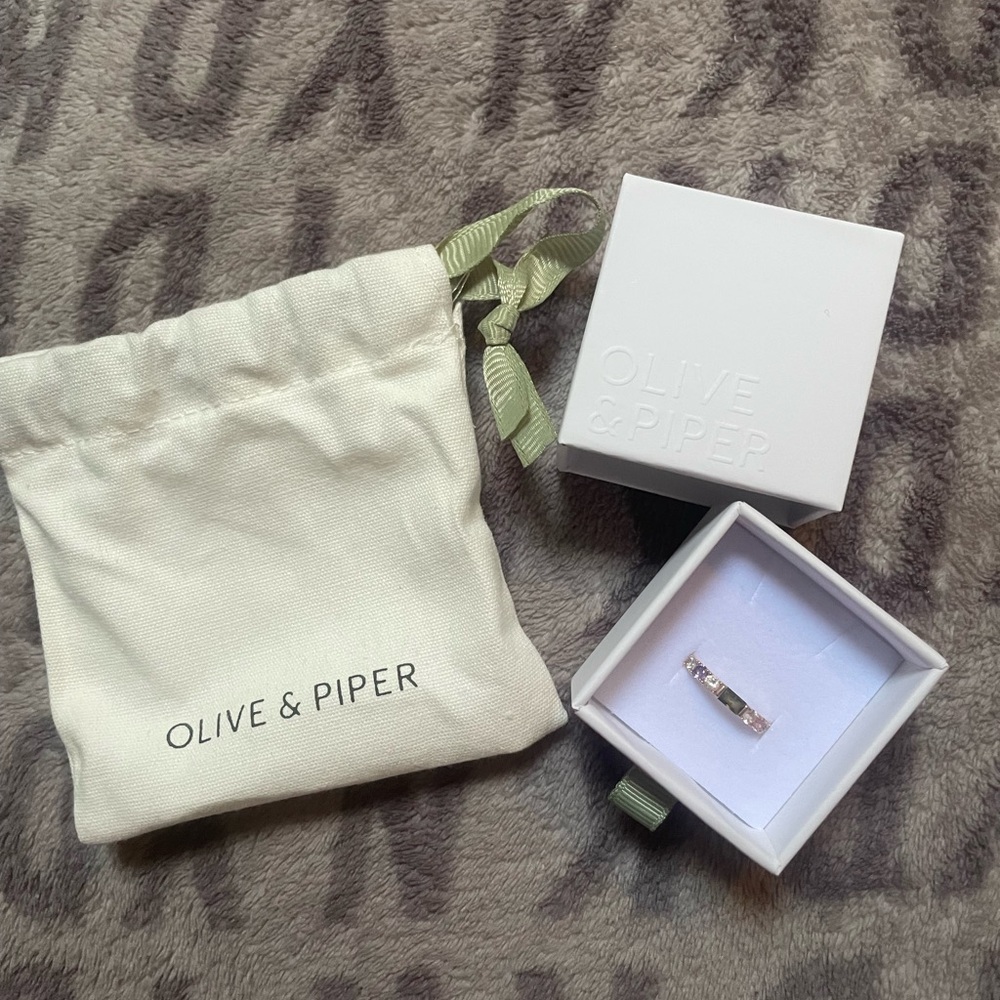 Nwt Gold Stackable Ring With Olive Center And Pas… - image 7